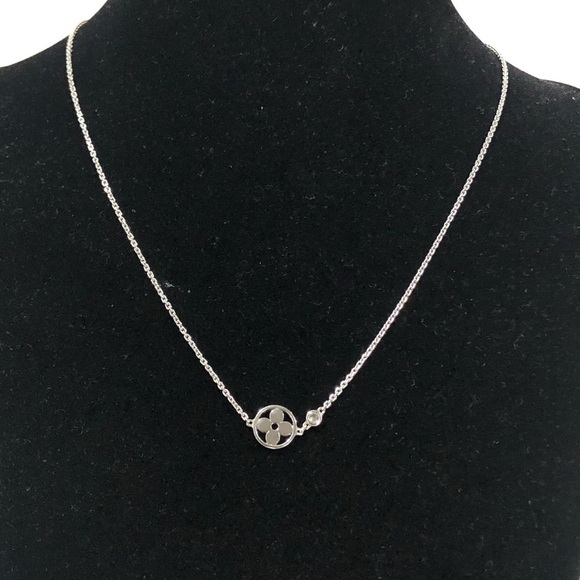 Auth Louis Vuitton 18k Solid White Gold Diamond Idylle Blossom Pendant Necklace - Picture 4 of 9